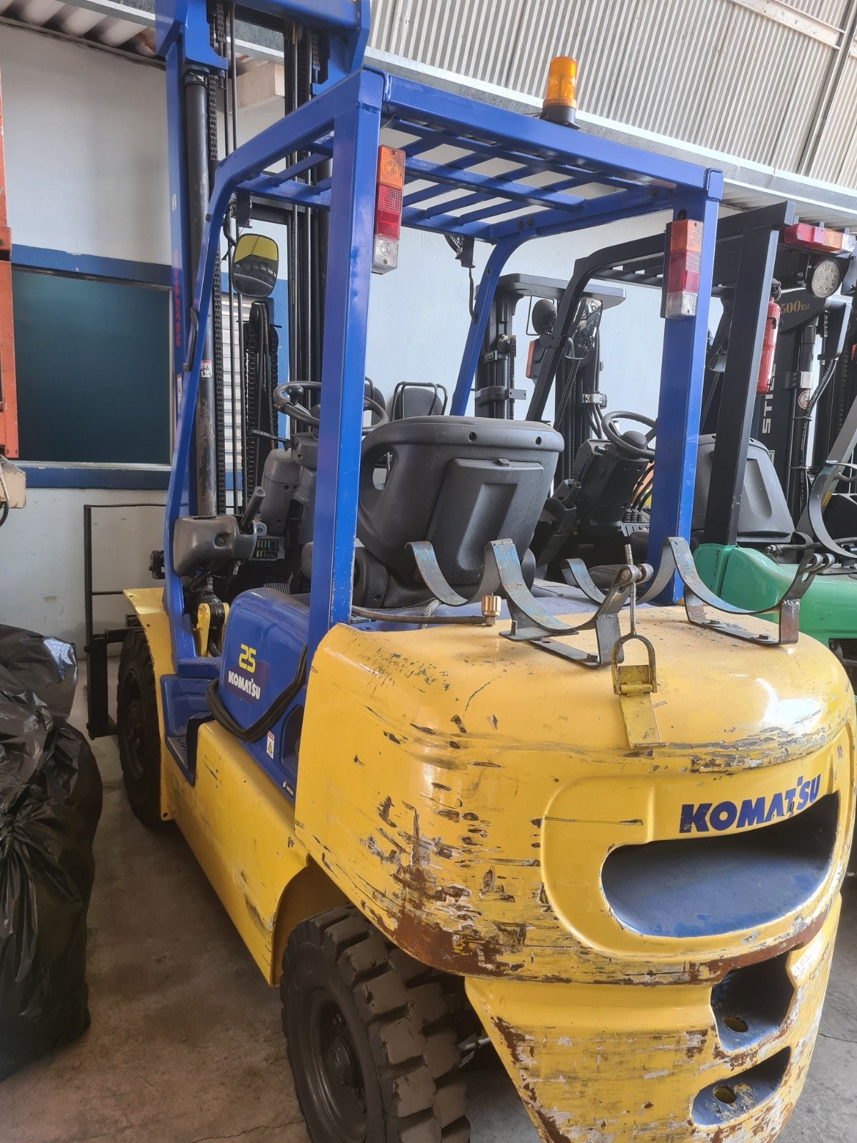 Empilhadeira Combustão - Komatsu - FG25