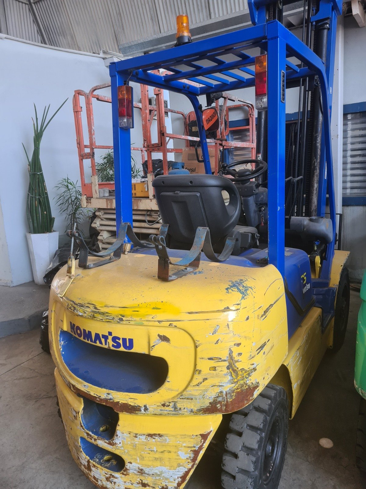 Empilhadeira Combustão - Komatsu - FG25