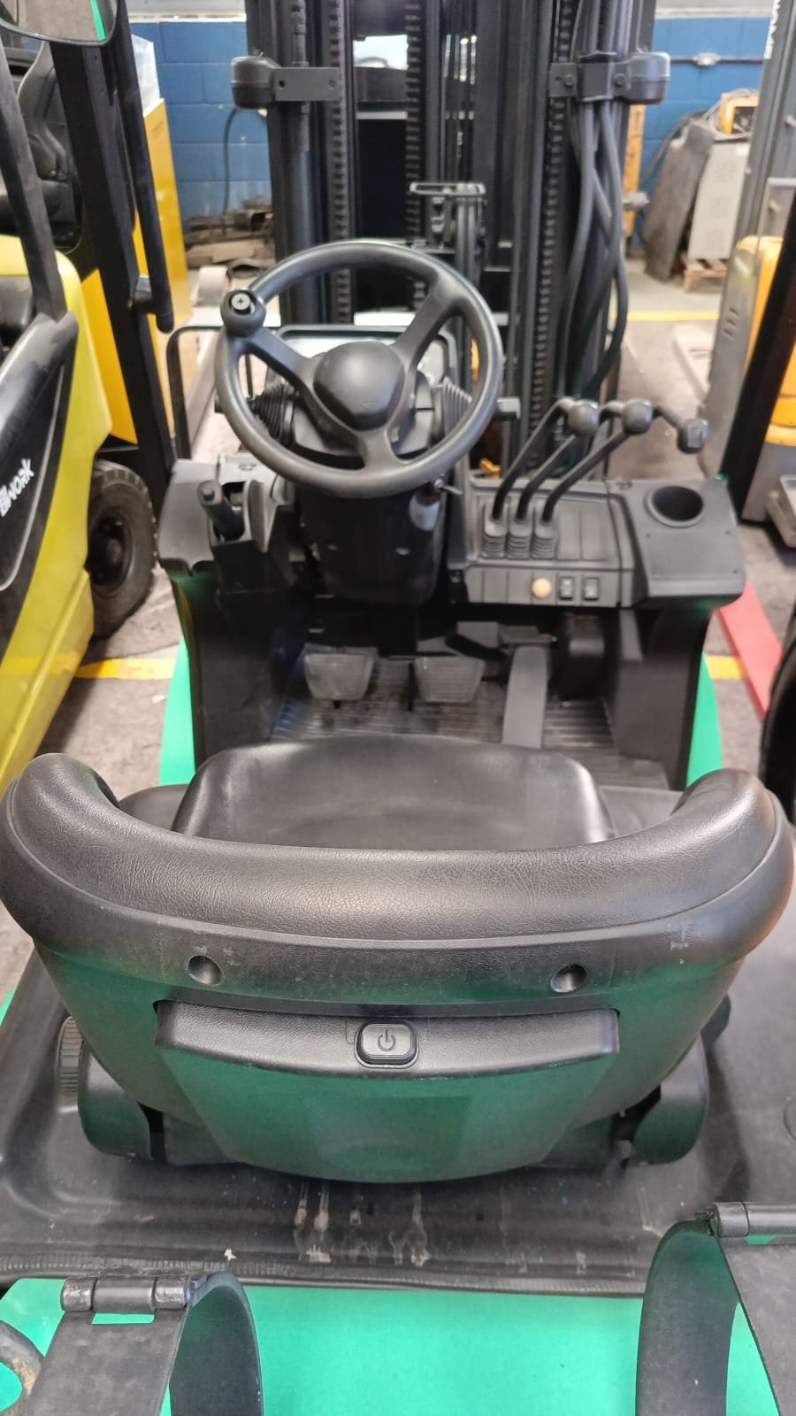 Empilhadeira Combustão - Mitsubishi - FG18NM