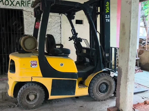 Empilhadeira Combustão - Yale - GP050VX