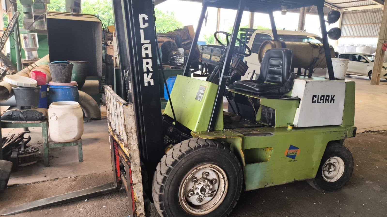 Empilhadeira Combustão - Clark - C300