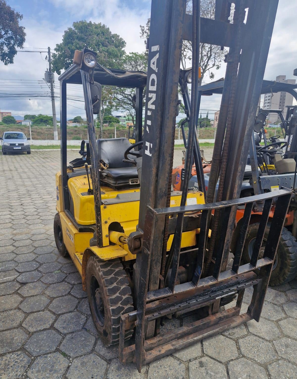 Empilhadeira Combustão - Hyundai - 25L-7M