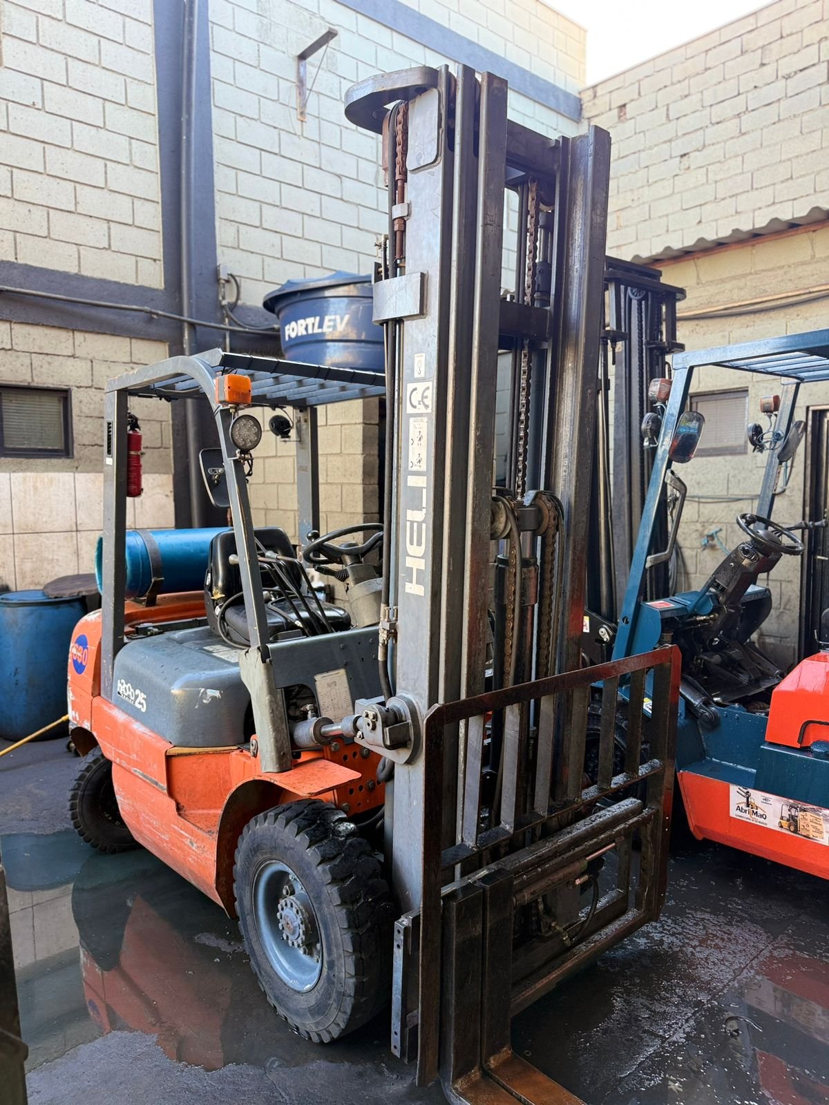 Empilhadeira Combustão - Heli - CPQD25