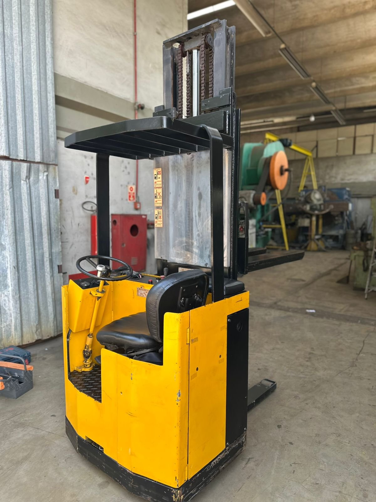 Empilhadeira Paleteira - Ameise - EKC 15G