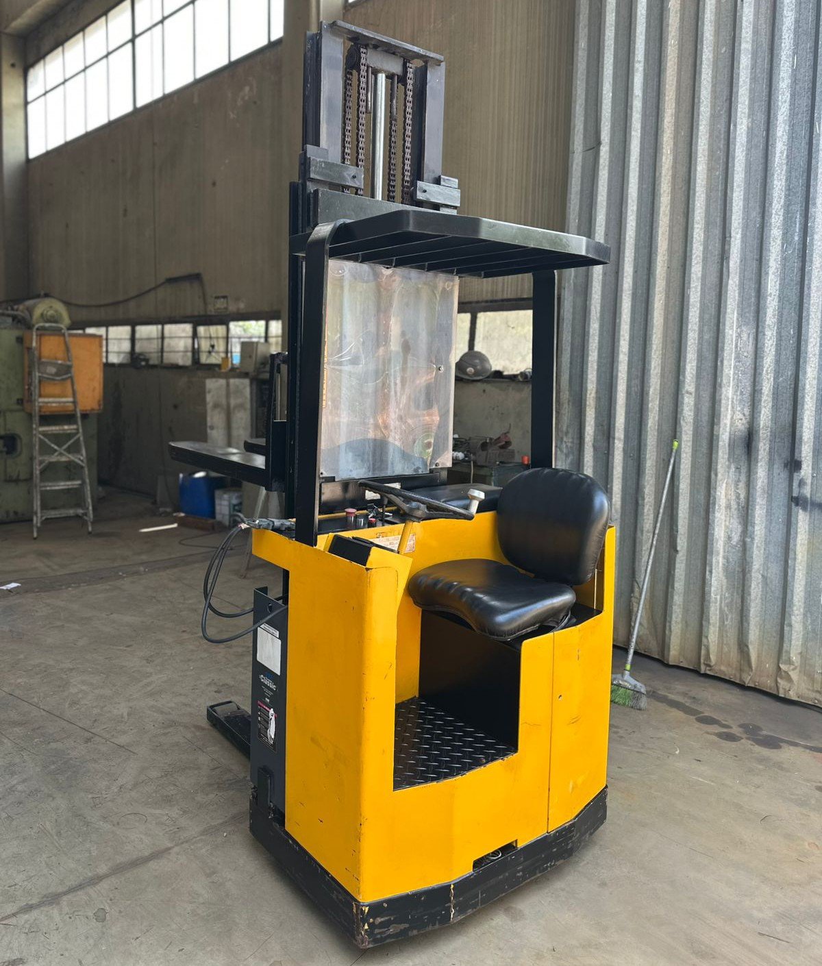 Empilhadeira Paleteira - Ameise - EKC 15G