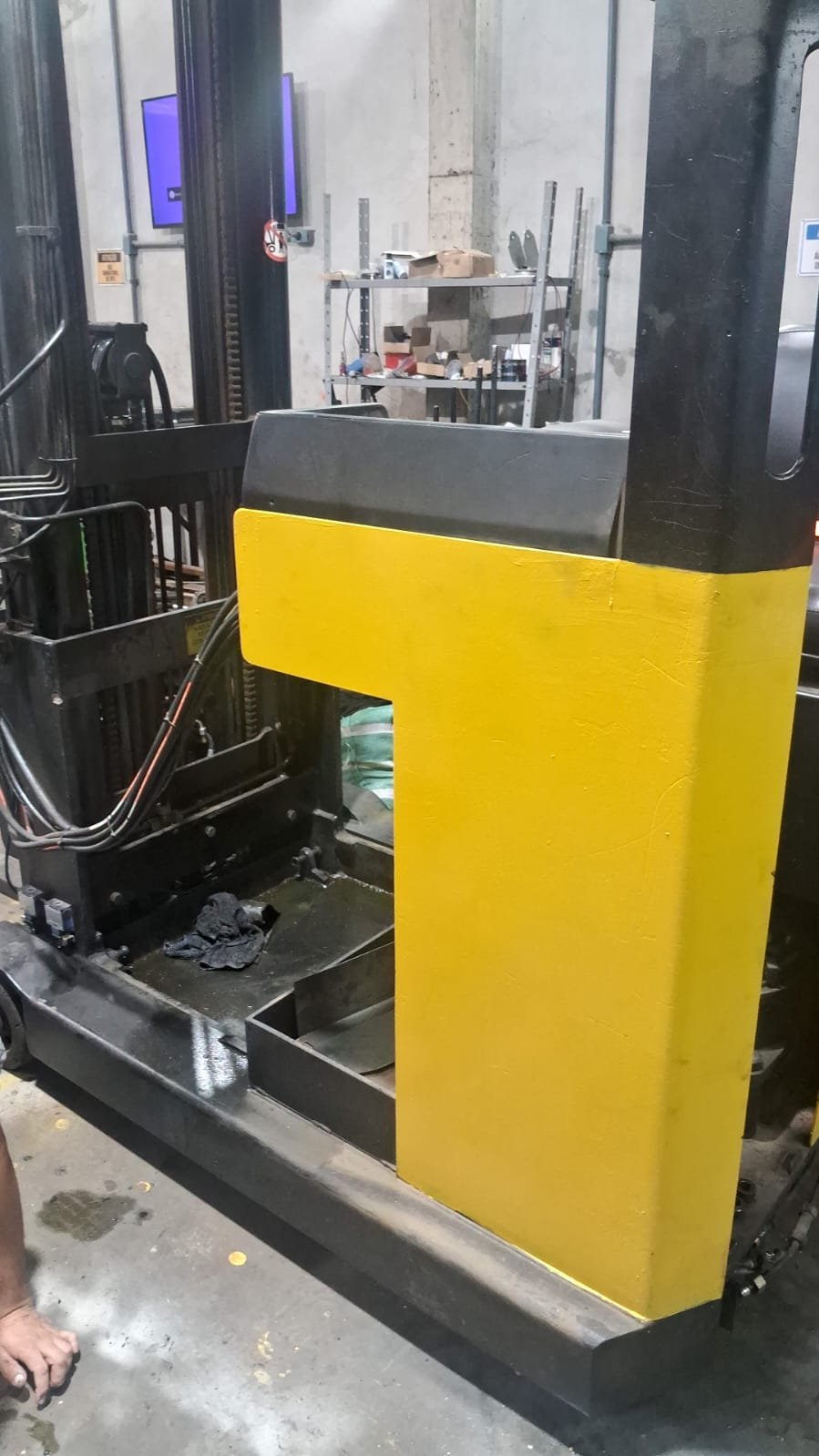 Empilhadeira Retrátil - Skam - EPR