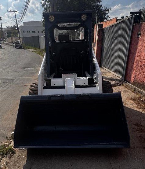 Mini Carregadeira - BobCat - 753