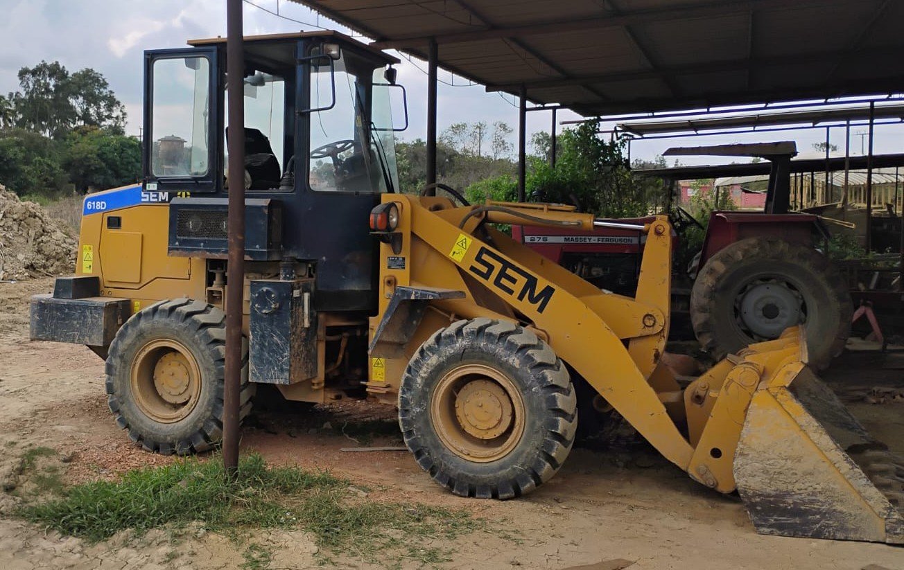 Pá Carregadeira - SEM - 618D