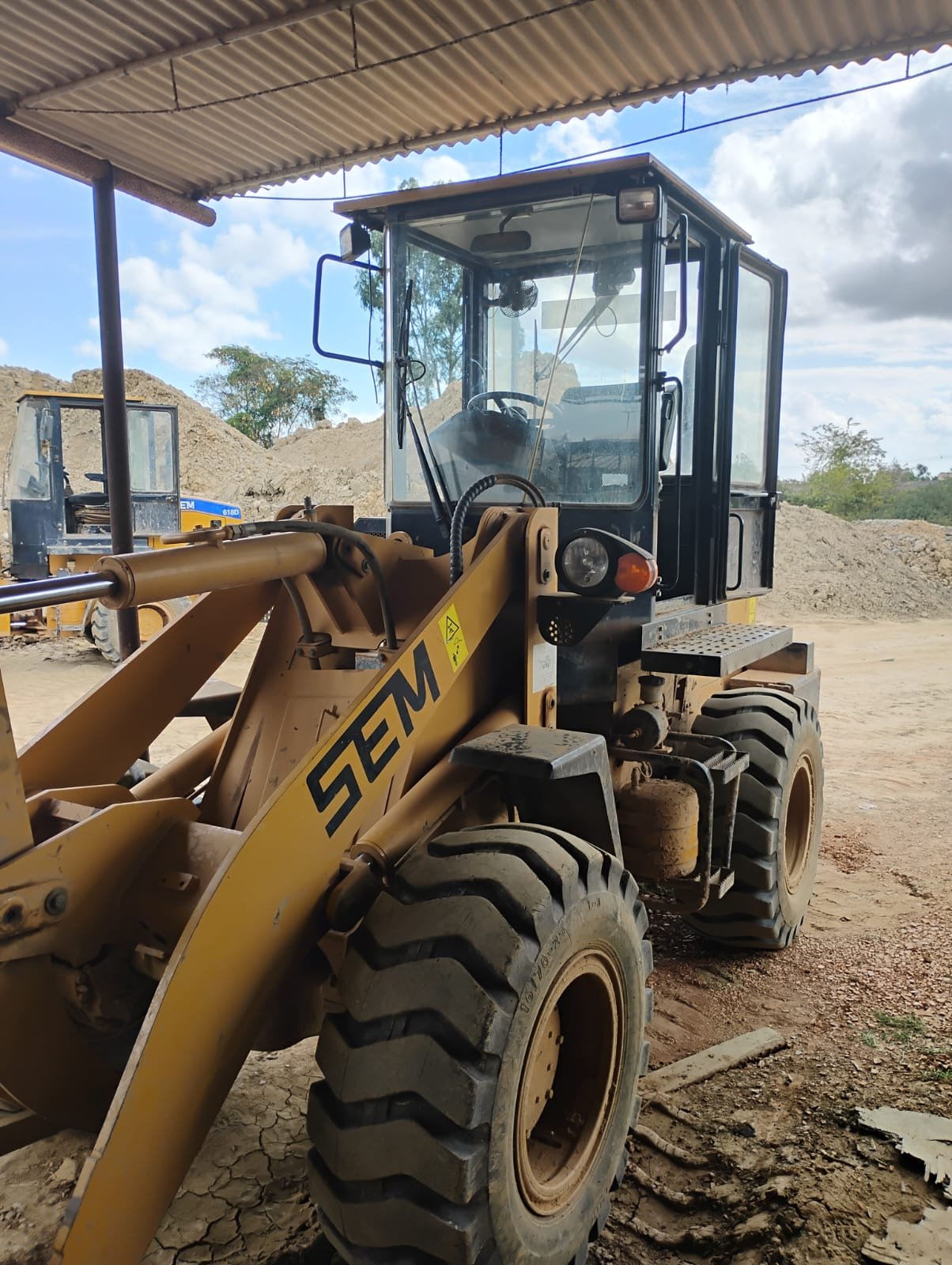 Pá Carregadeira - SEM - 618D