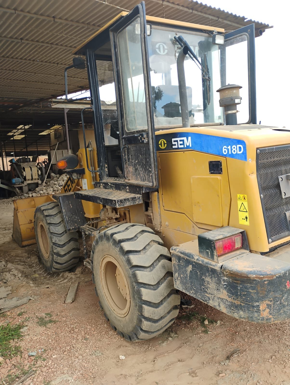 Pá Carregadeira - SEM - 618D