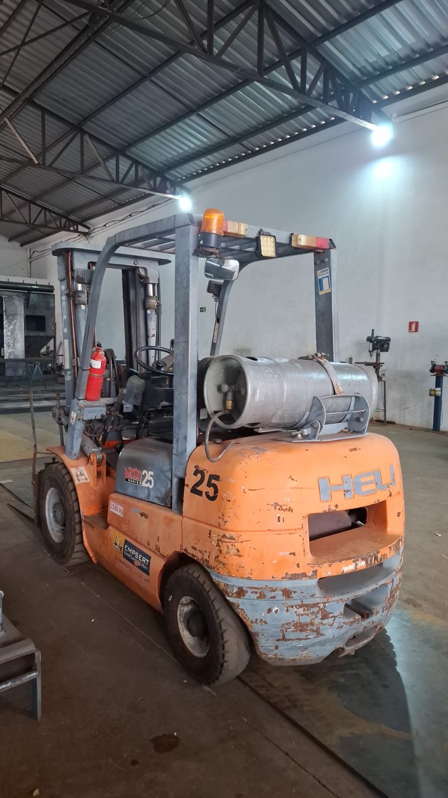 Empilhadeira Combustão - Heli - CPQD25