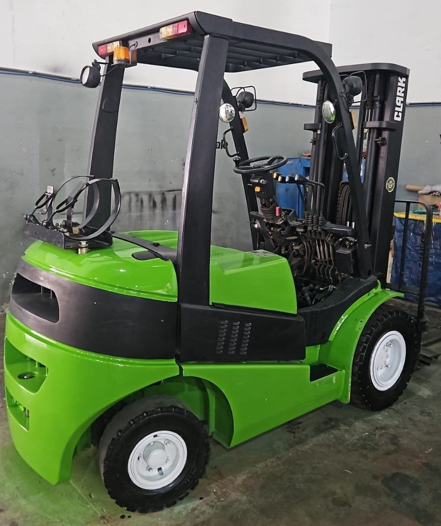 Empilhadeira Combustão - Clark - C25