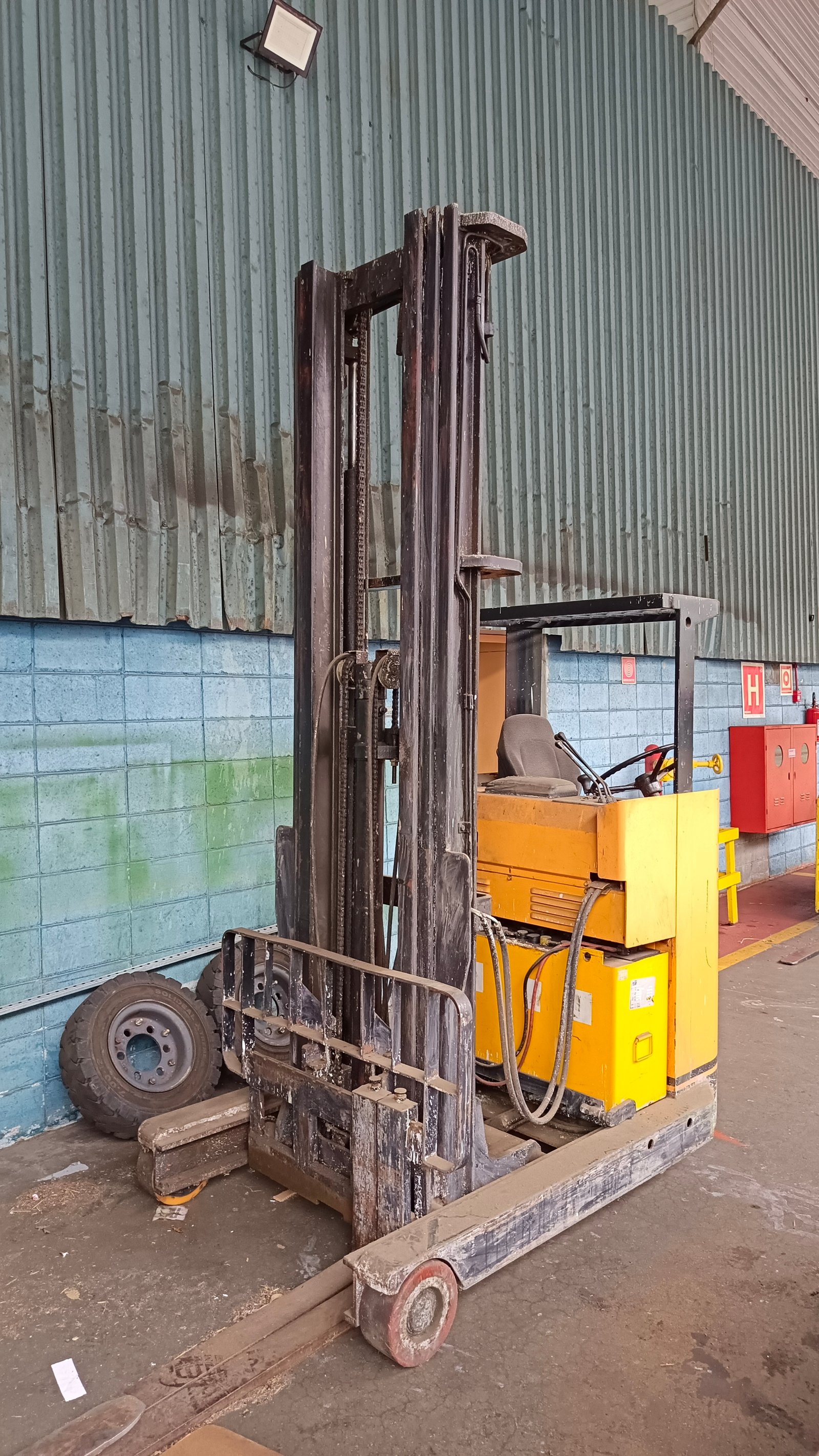 Empilhadeira Retrátil - Toyota - FBRE18