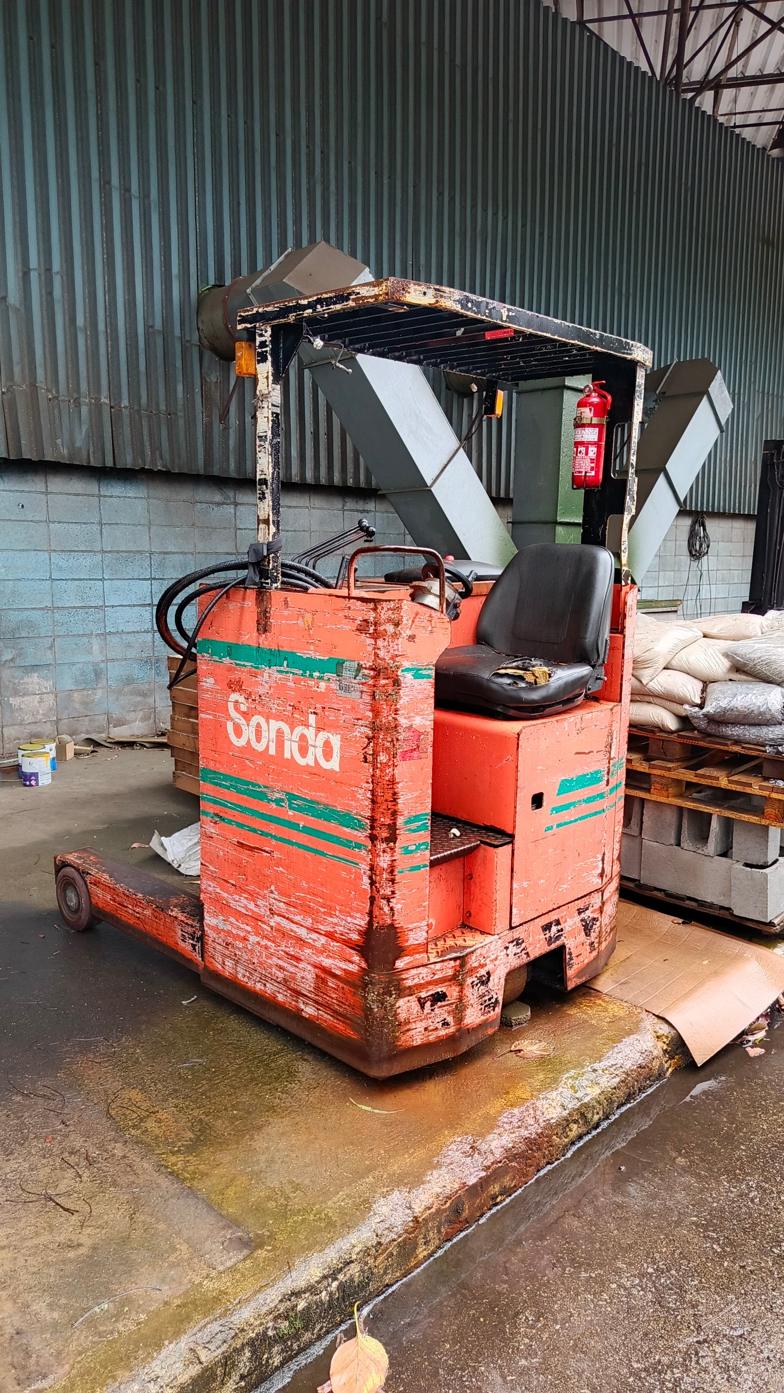 Empilhadeira Retrátil - Nissan - JHC01