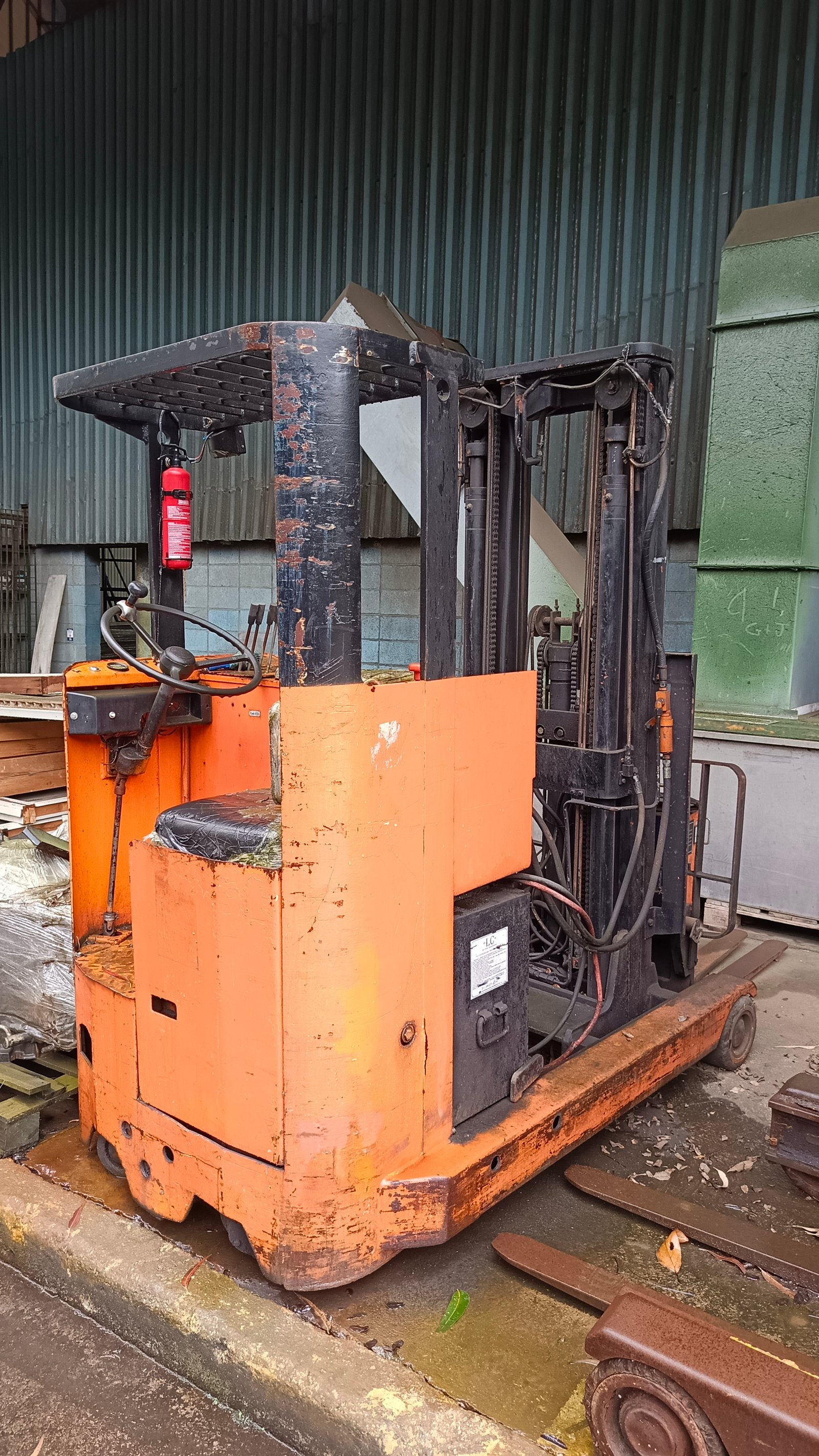 Empilhadeira Retrátil - Toyota - FBRE18