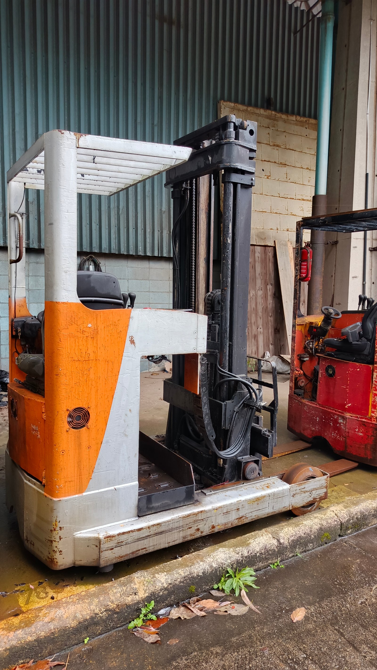 Empilhadeira Retrátil - Ameise - ETV2000