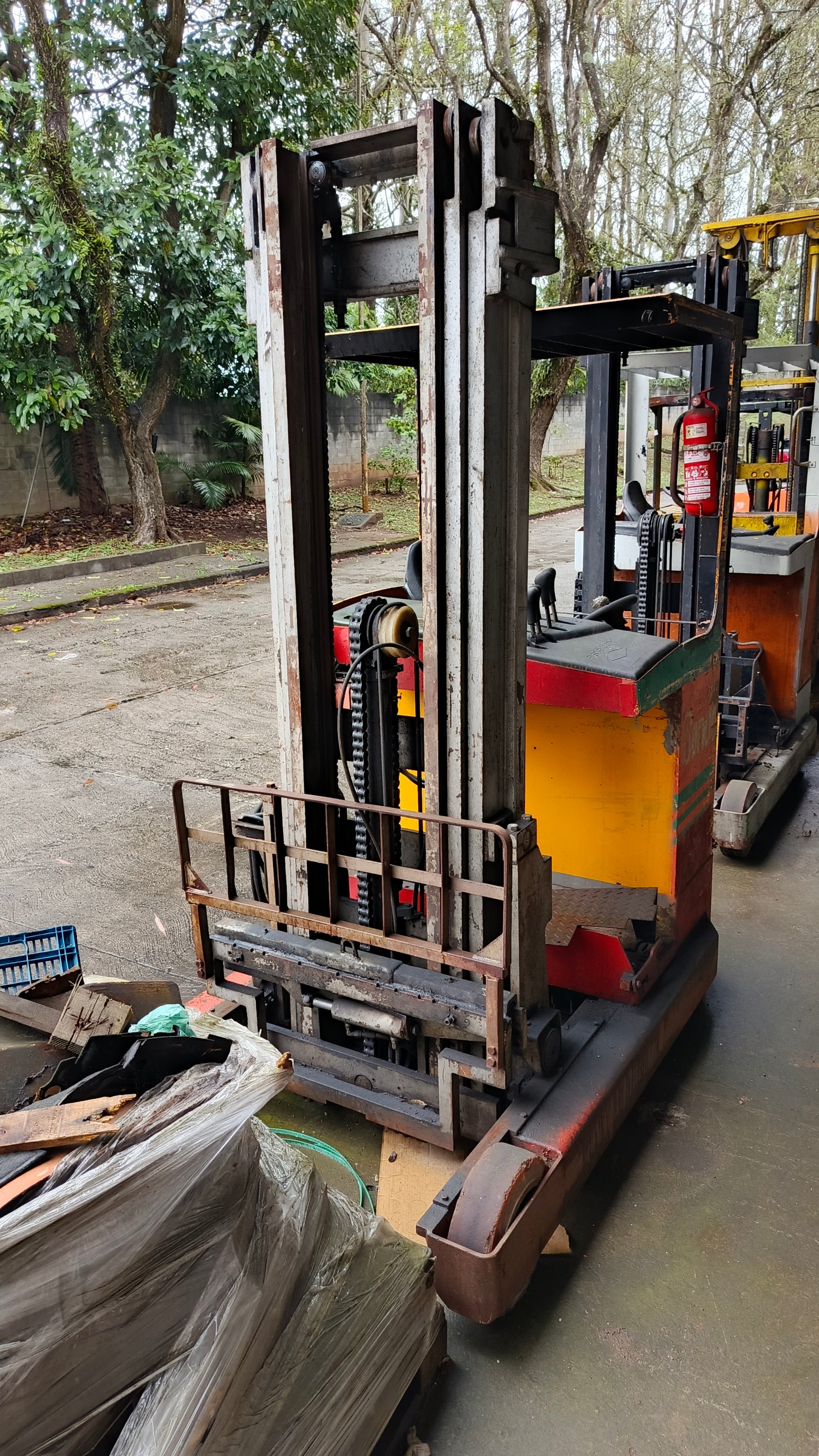 Empilhadeira Retrátil - Ameise - ETV2000