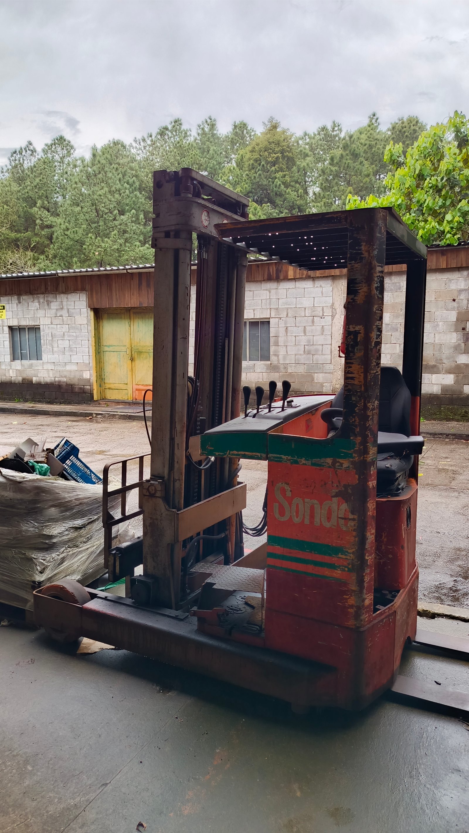 Empilhadeira Retrátil - Ameise - ETV2000