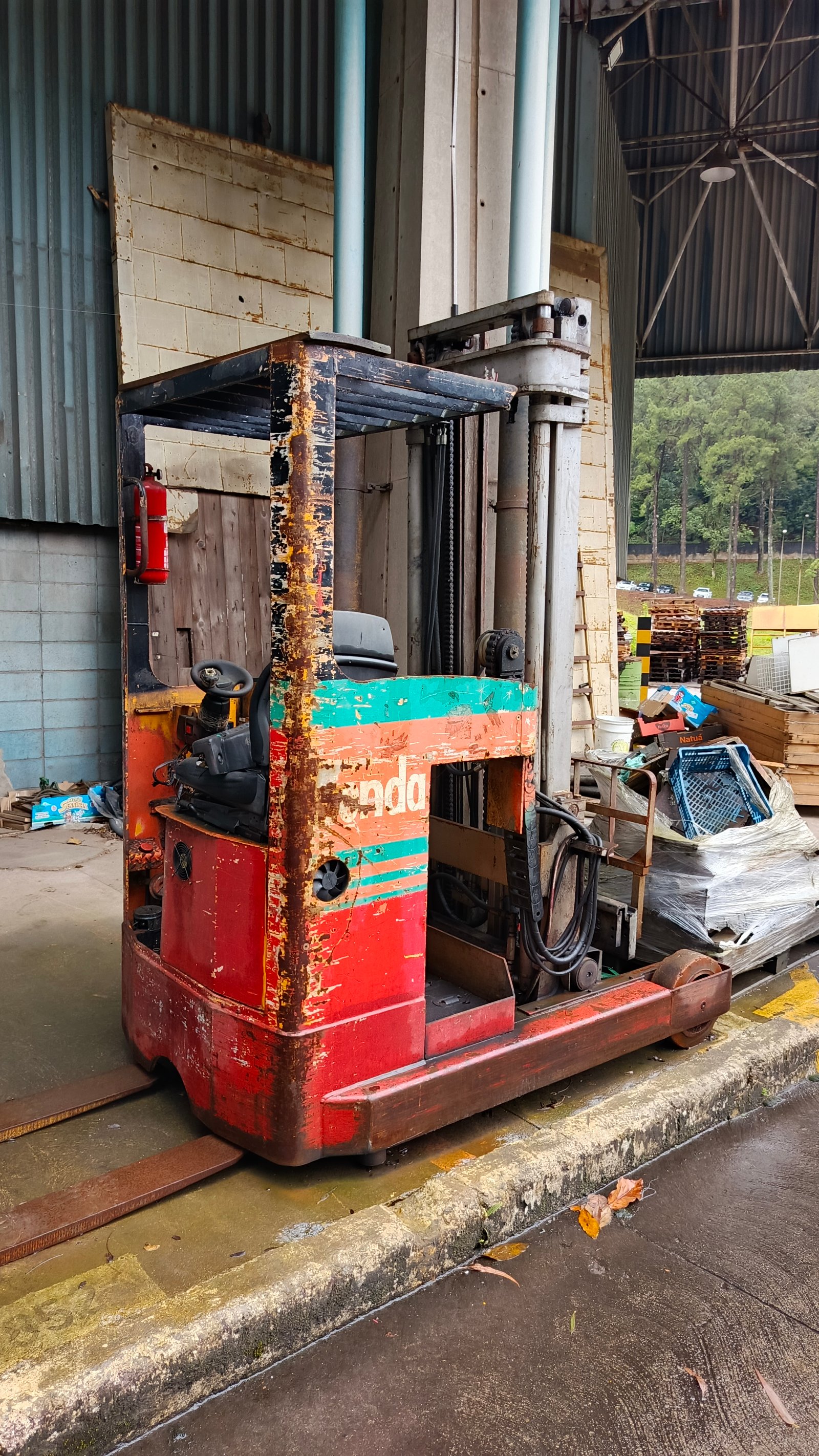 Empilhadeira Retrátil - Ameise - ETV2000