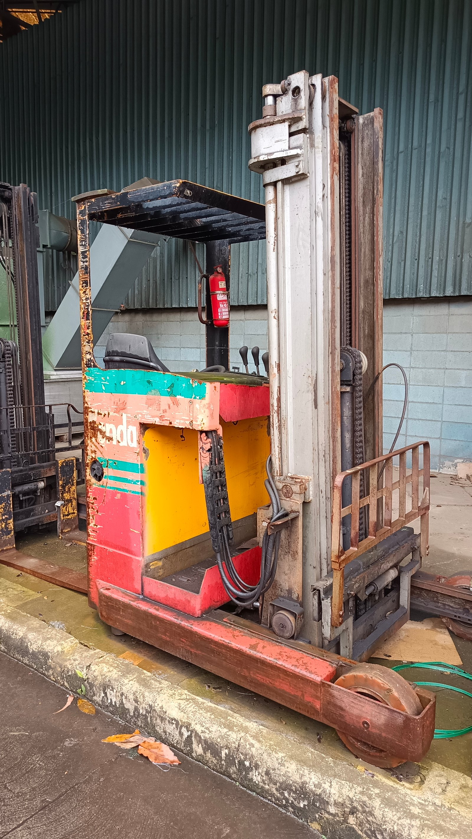 Empilhadeira Retrátil - Ameise - ETV2000