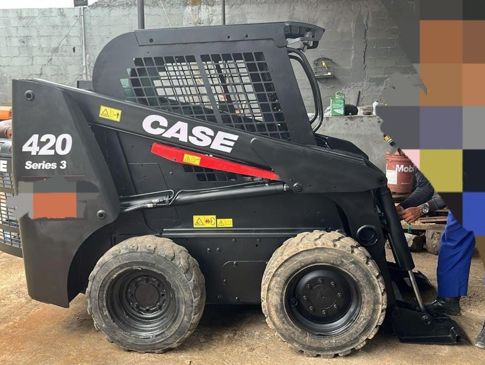 Mini Carregadeira - Case - 420