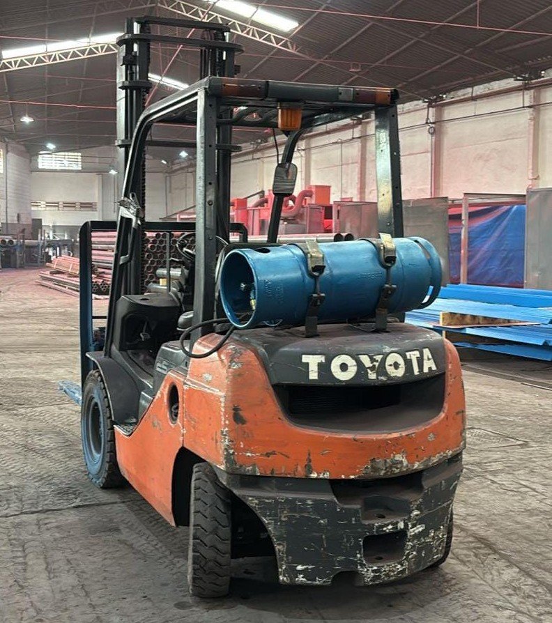 Empilhadeira Combustão - Toyota - 8FG25