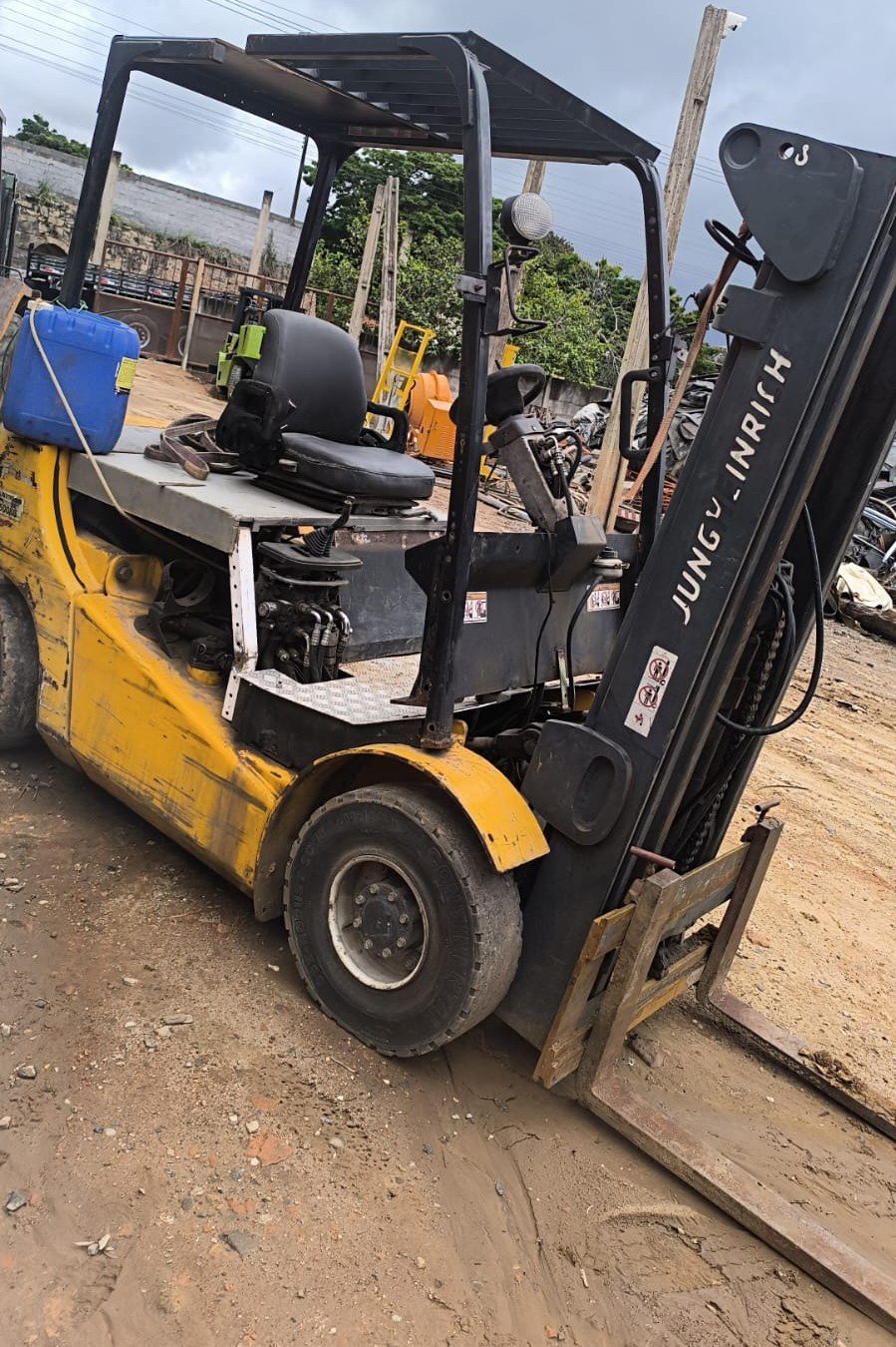 Empilhadeira Combustão - Jungheinrich - DFG25