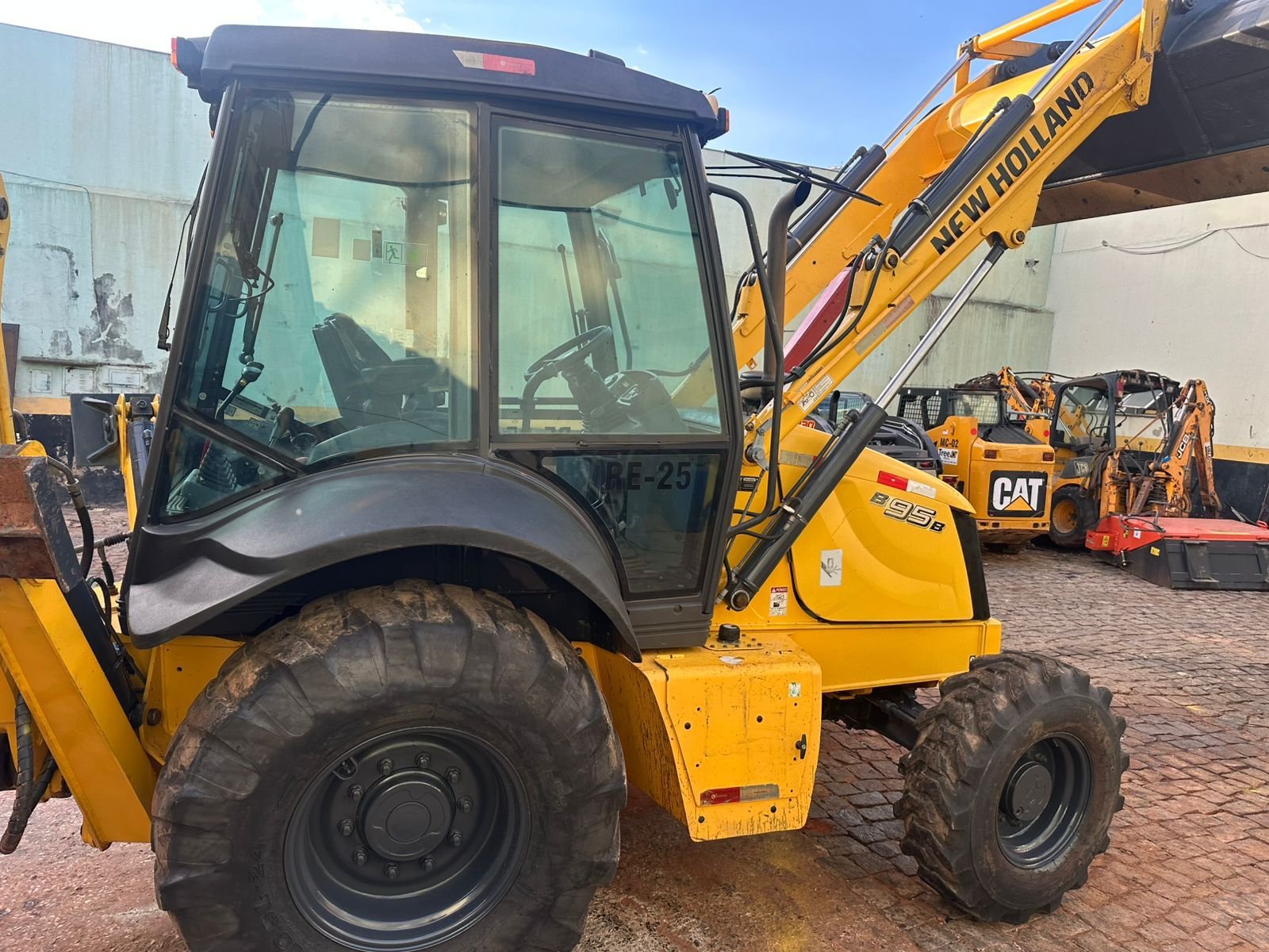 Retroescavadeira - New Holland - B95B