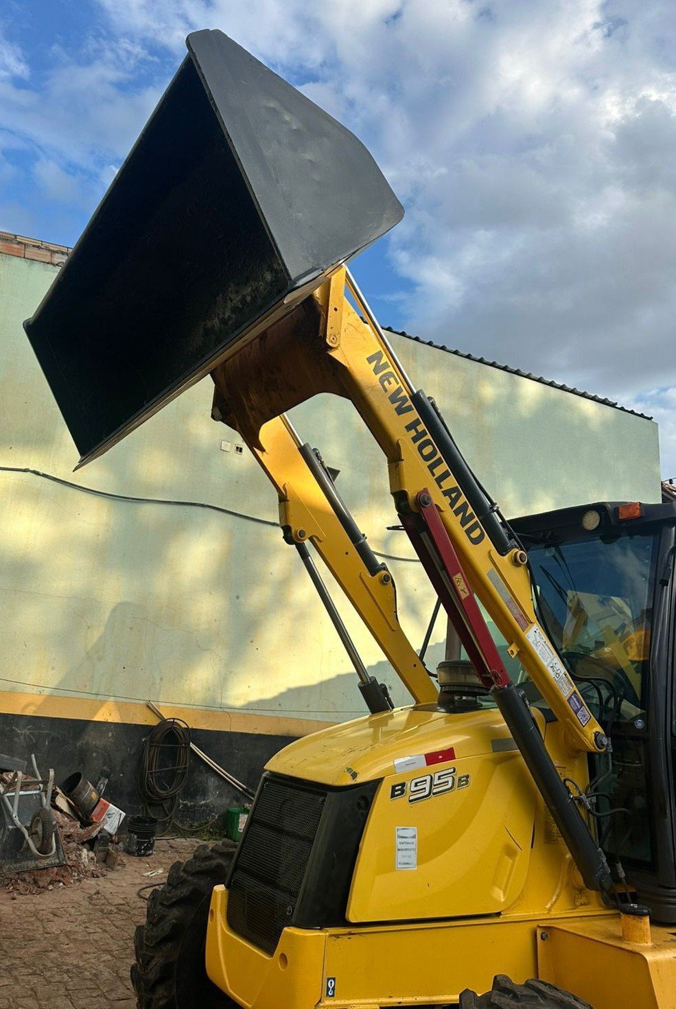 Retroescavadeira - New Holland - B95B