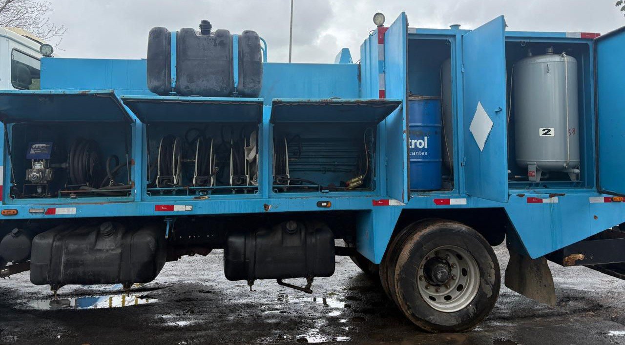 Caminhão - Mercedes Benz - 1318
