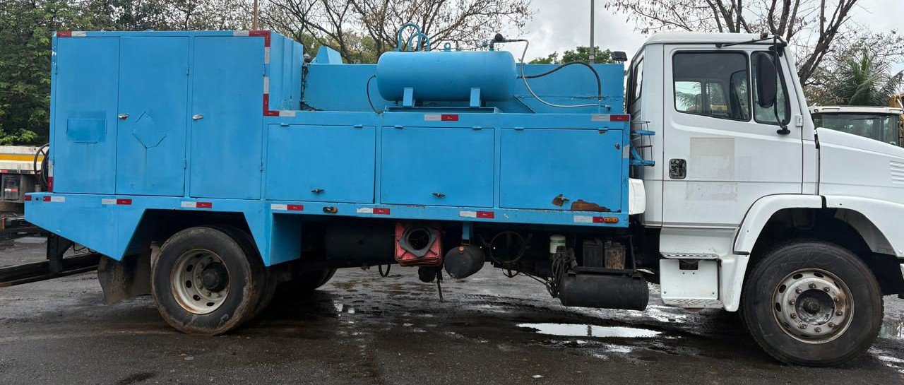 Caminhão - Mercedes Benz - 1318