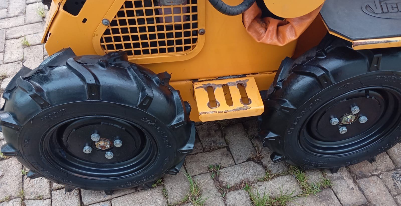 Mini Carregadeira - Vicon - PX4 Trantor