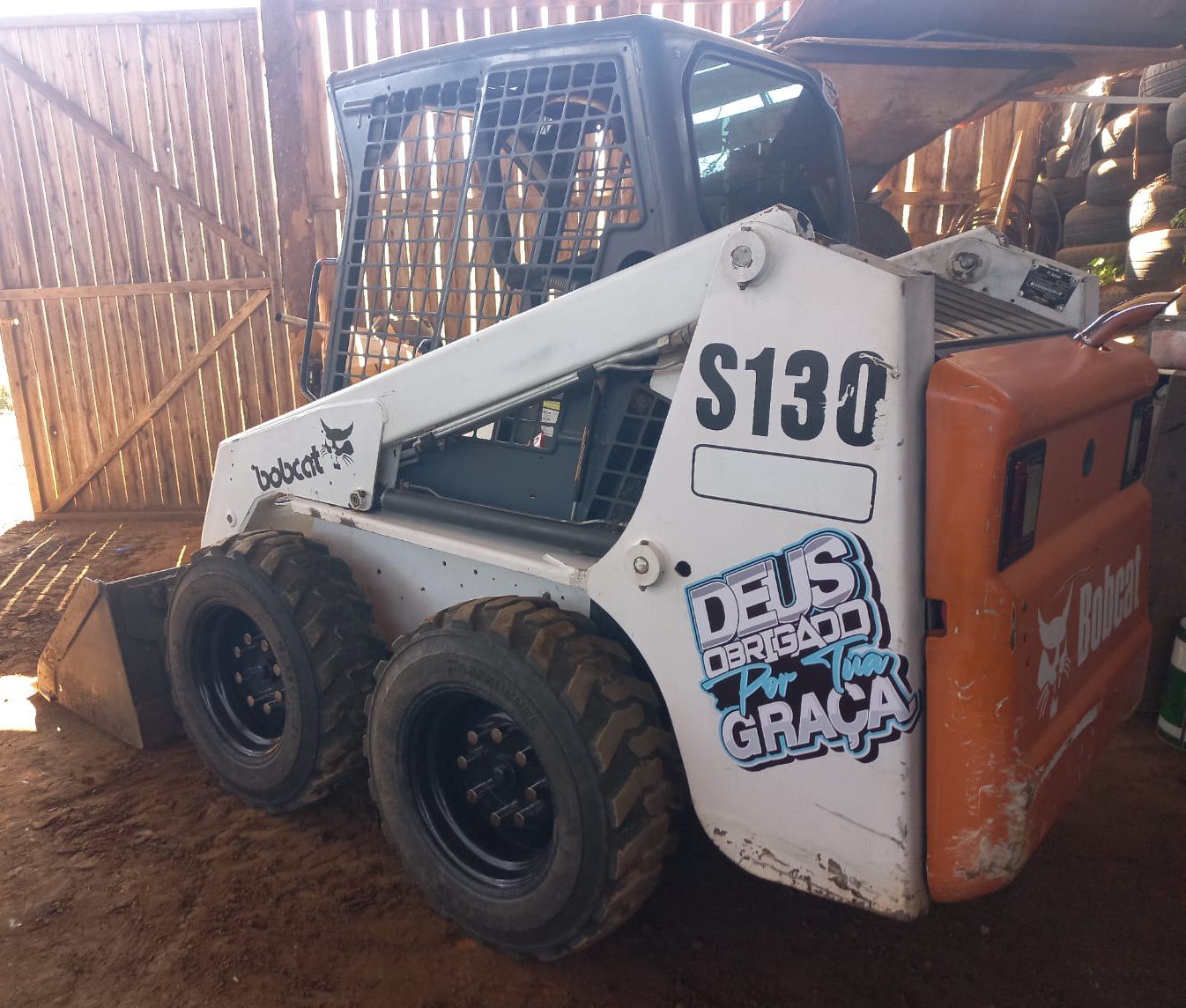Mini Carregadeira - BobCat - S130