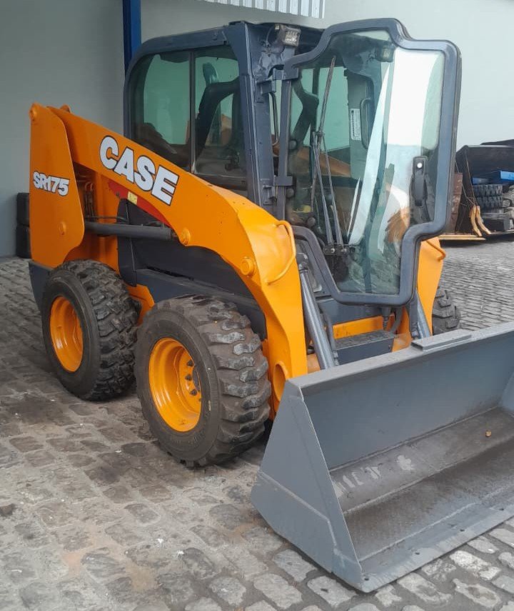 Mini Carregadeira - Case - SR175