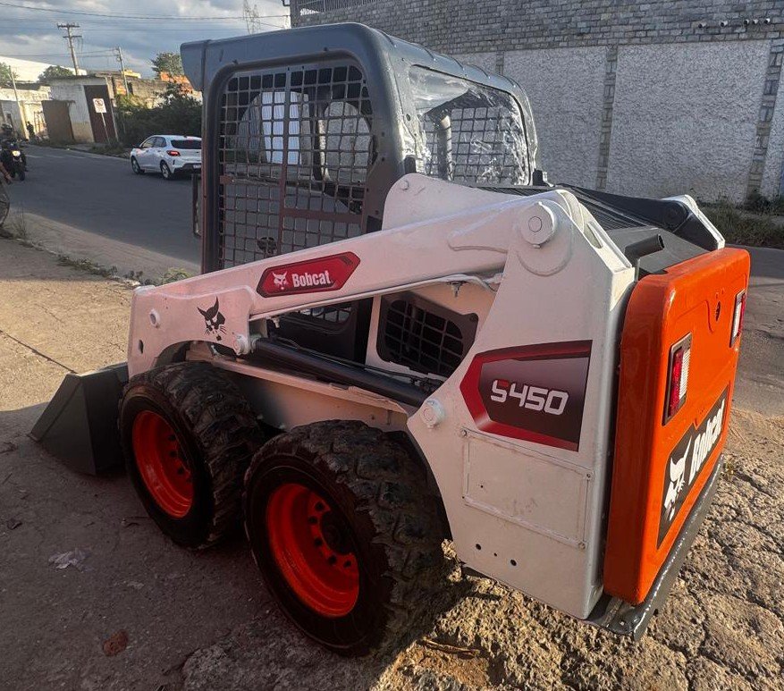 Mini Carregadeira - BobCat - S450