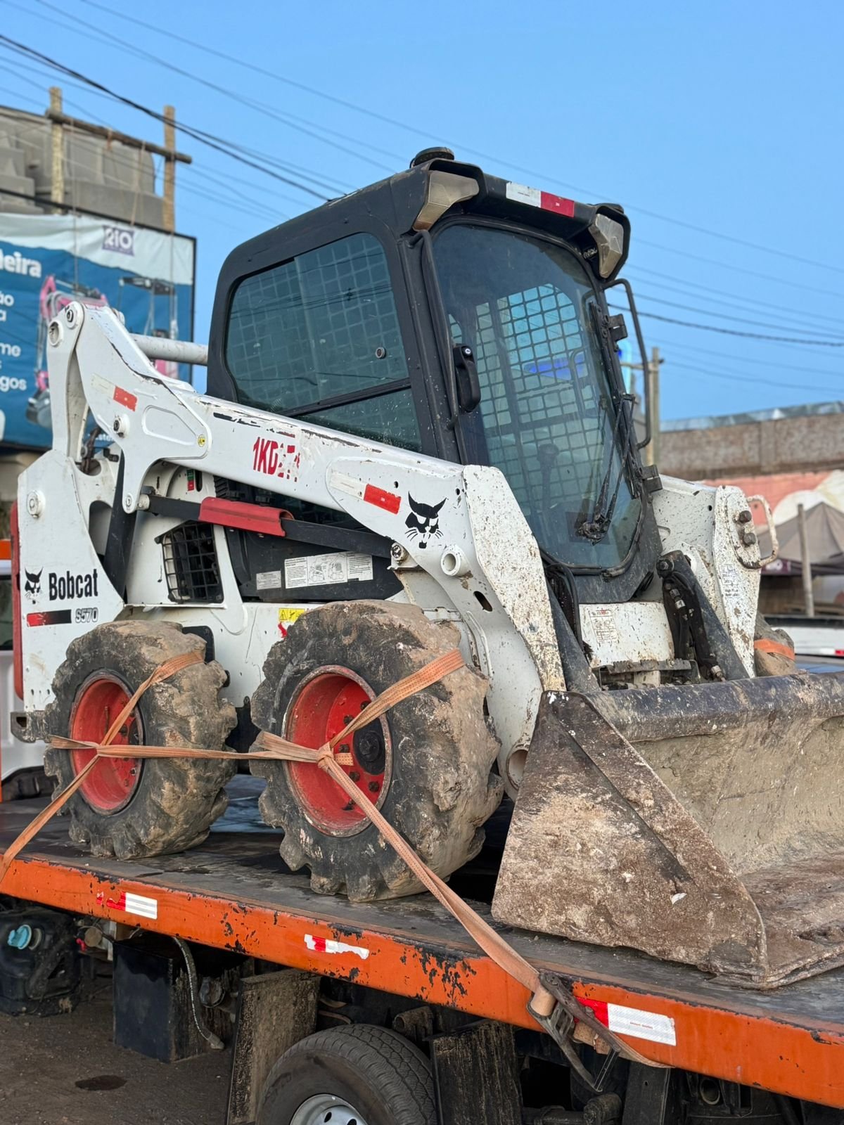 Mini Carregadeira - BobCat - S570