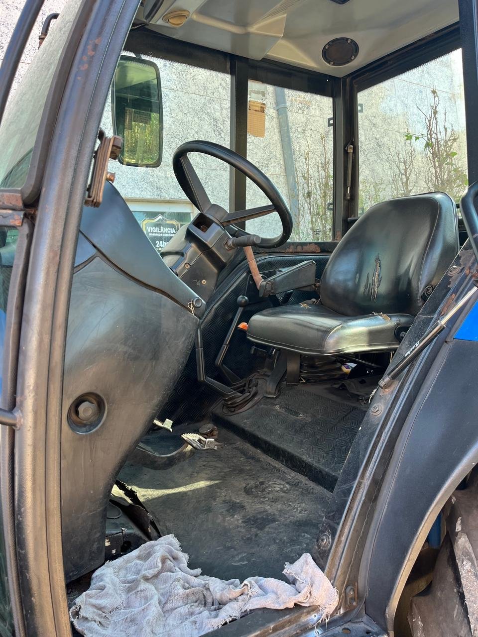 Trator Agrícola - New Holland - TL75