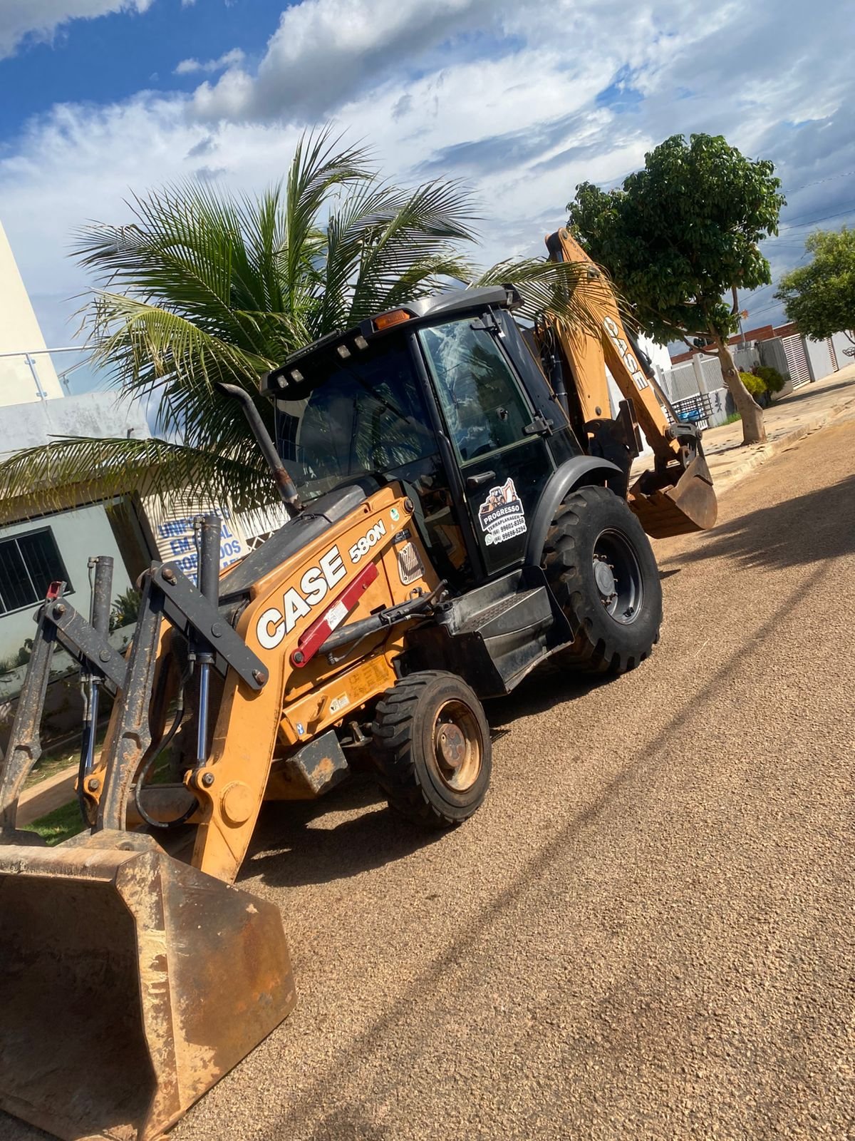 Retroescavadeira - Case - 580N