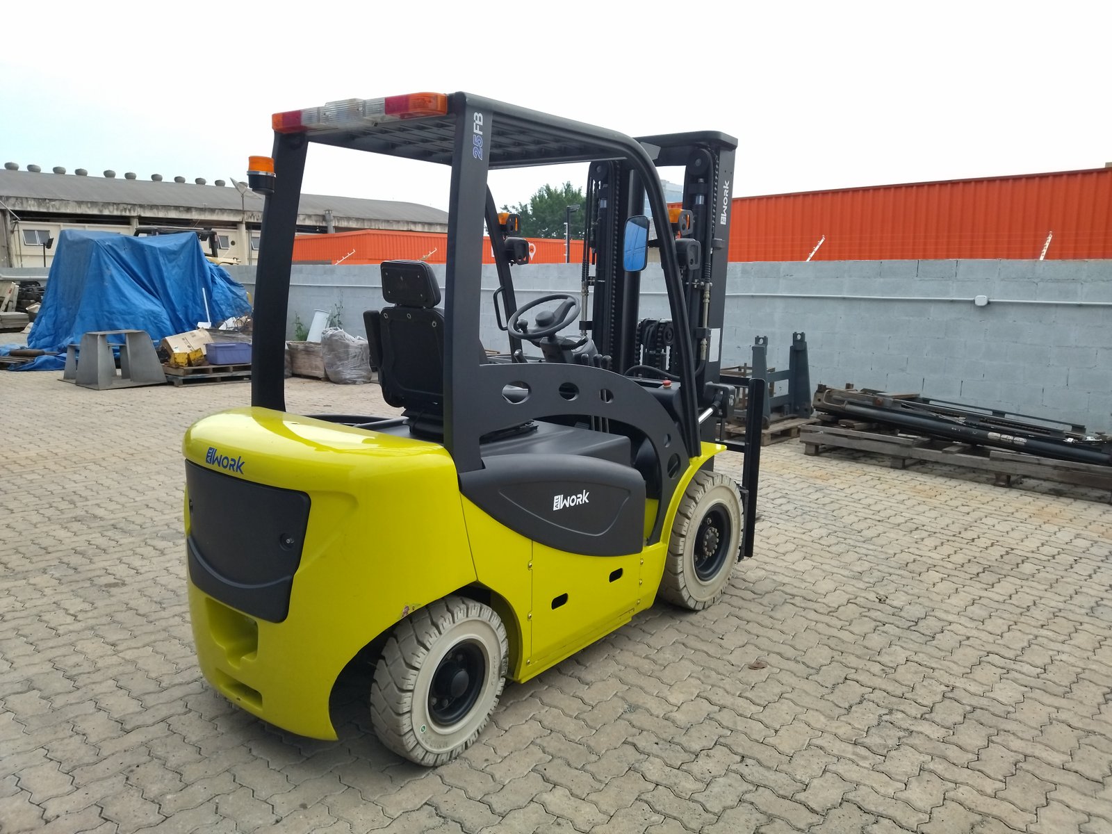 Empilhadeira Contrabalanceada - All Work - FB20